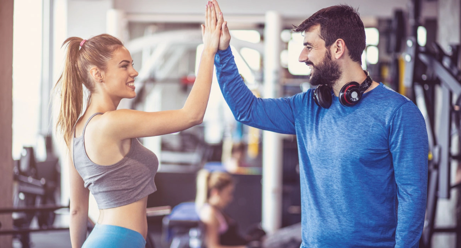 SKYFIT, Fitness-Instruktoren machen High-Five